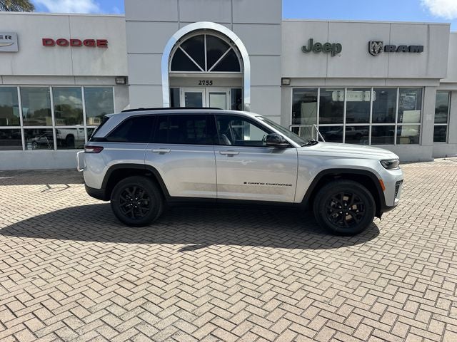 2026 Jeep Grand Cherokee Laredo