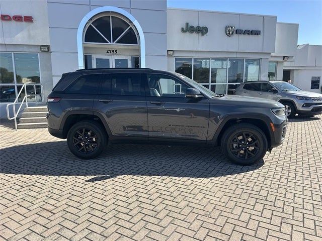 2026 Jeep Grand Cherokee Laredo