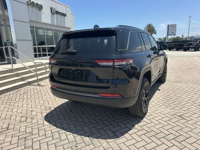2026 Jeep Grand Cherokee Laredo