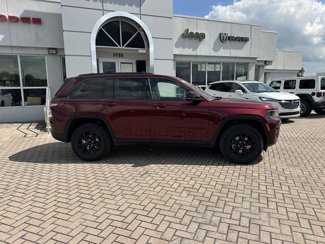 2026 Jeep Grand Cherokee Laredo