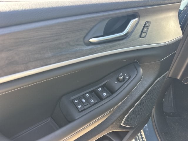2027 Jeep Grand Cherokee L Limited Reserve