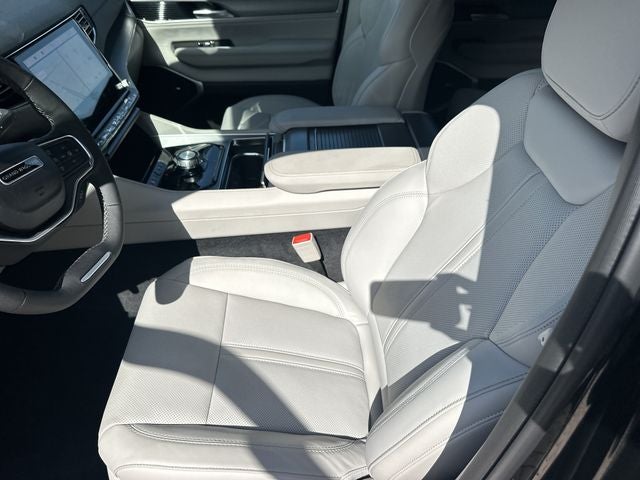 2026 Jeep Grand Wagoneer Base