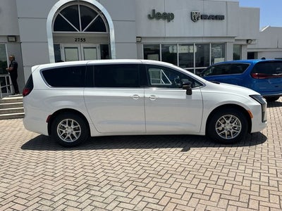 2027 Chrysler Pacifica Select