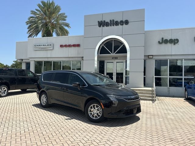 2027 Chrysler Pacifica Select