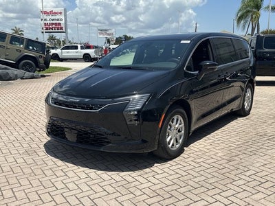2027 Chrysler Pacifica Select