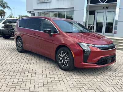 2027 Chrysler Pacifica Limited