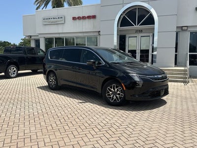 2027 Chrysler Pacifica Limited