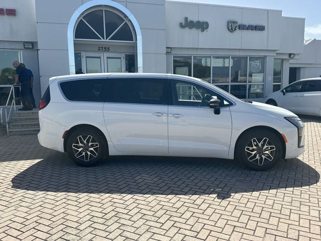 2027 Chrysler Pacifica Limited