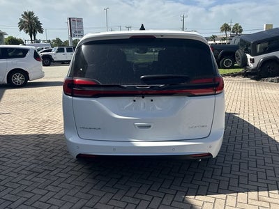 2027 Chrysler Pacifica Limited