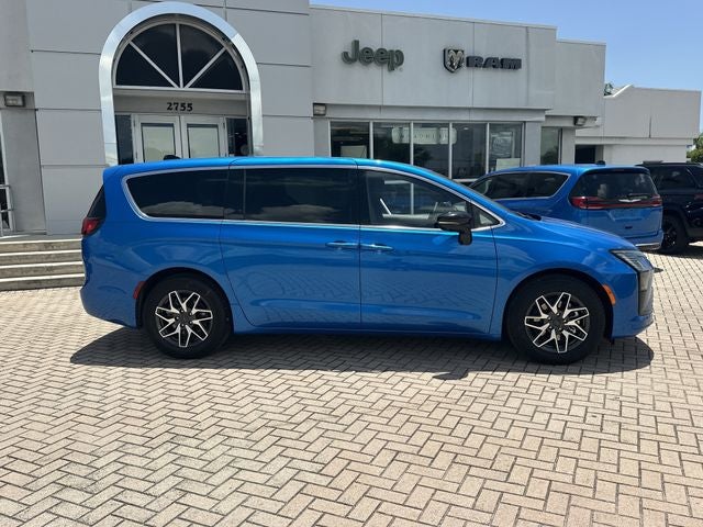 2027 Chrysler Pacifica Limited