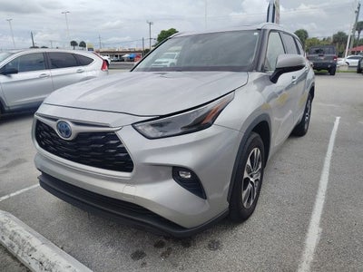 2022 Toyota Highlander Hybrid XLE