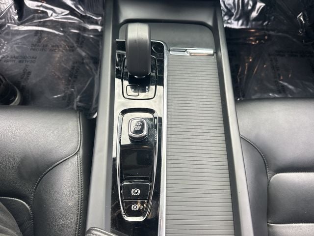 2024 Volvo S60 B5 Core Dark Theme