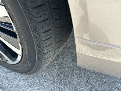 2024 Volvo XC60 B5 Ultimate Dark Theme