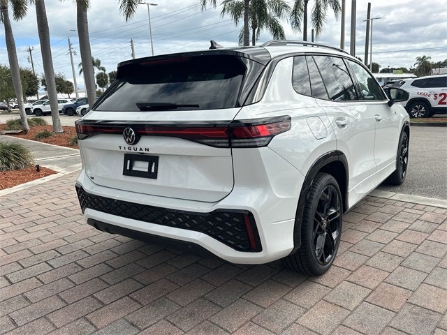 2026 Volkswagen Tiguan 2.0T SE R-Line Black