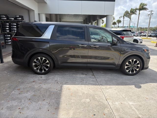 2024 Kia Carnival EX